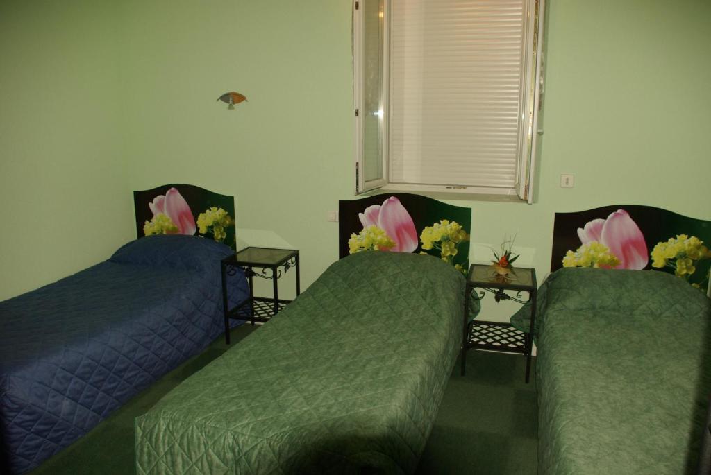 Hotel Le Gambetta Carmaux Habitación foto